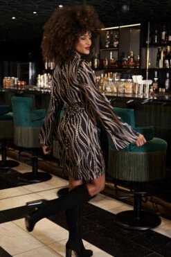 Black Geometric Spot Fluted Sleeve Shift Dress 15 Black Geometric Spot Fluted Sleeve Shift Dress -SOSANDAR Sales 0383660e30b6b73a640a3921ab93915cc694abb6