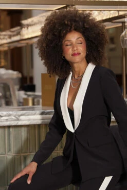 Black Contrast Shawl Collar Blazer -SOSANDAR Sales 303b004f9c450fec5e50e7f23c046e6c4902caa9