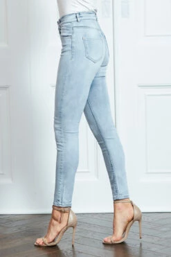 Light Wash Perfect Skinny Jeans -SOSANDAR Sales s10 s20bd002dm ss19or01we 024