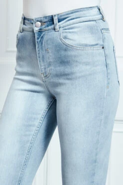 Light Wash Perfect Skinny Jeans -SOSANDAR Sales s10 s20bd002dm ss19or01we 054