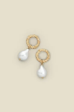 Gold Pearl Drop Earrings 8 Gold Pearl Drop Earrings -SOSANDAR Sales s23ac031mc0003 b