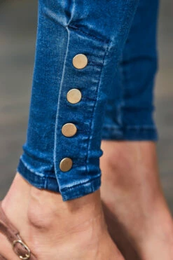 Mid Blue Button Detail Hem Jeggings 12 Mid Blue Button Detail Hem Jeggings -SOSANDAR Sales web 11 s23bd007be0010 s22tj008pk0020 157