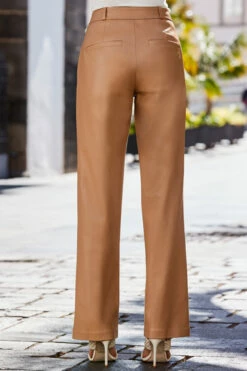 Tan Faux Leather Wide Leg Trousers 14 Tan Faux Leather Wide Leg Trousers -SOSANDAR Sales web 15 s23bp006bn0004 s23tj072nl0001 279