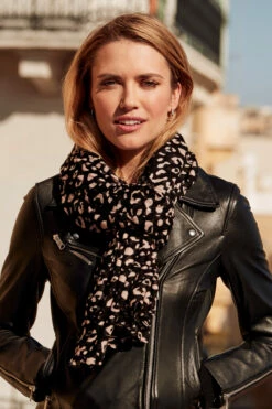 Black Leopard Print Scarf -SOSANDAR Sales web 2020 01 10 sosander malta shot 19 084