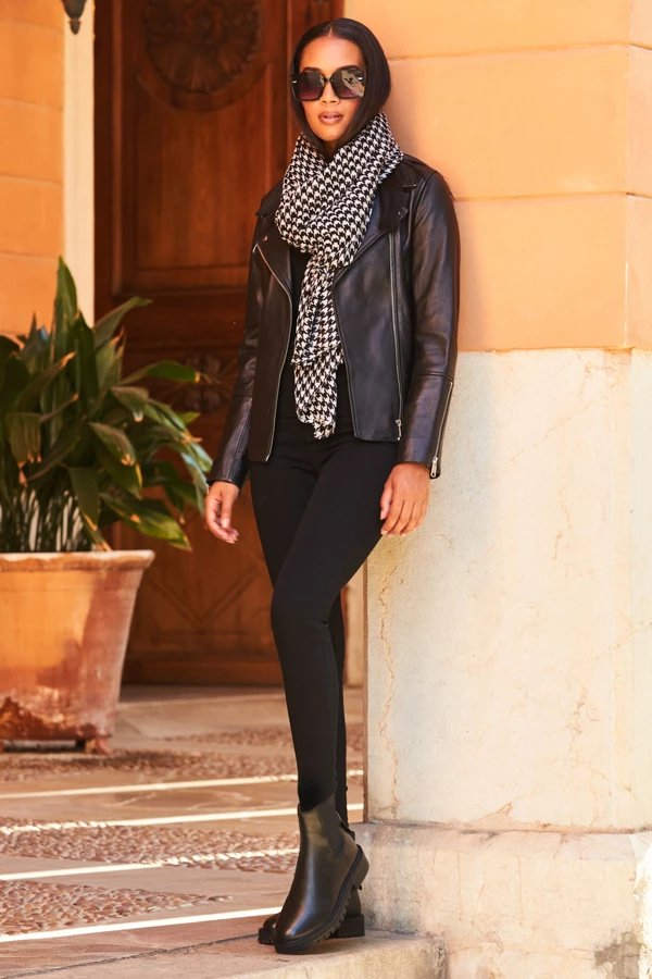 Black Sculpting Skinny Jeans 3 Black Sculpting Skinny Jeans