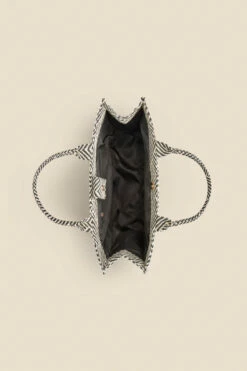 Black & White Geometric Tote Bag -SOSANDAR Sales web 2303 box s23ac041bkwe10 c