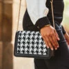Dogtooth Black Trim Chain Detail Cross Body Bag -SOSANDAR Sales web 2307 22 s23tw172wh0001 s23bw023bk0001 22 005