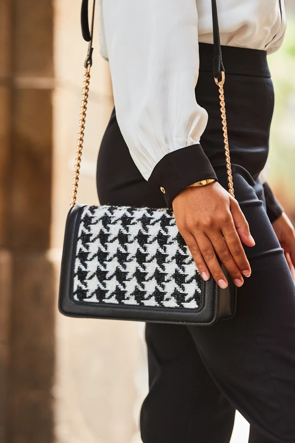 Dogtooth Black Trim Chain Detail Cross Body Bag 3 Dogtooth Black Trim Chain Detail Cross Body Bag