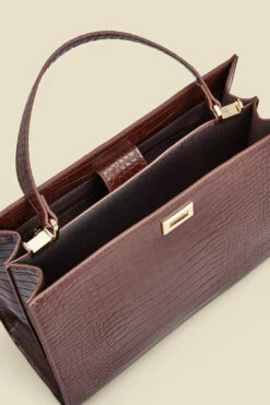 Brown Croc Faux Leather Top Handle Tote Bag With Cross Body Strap 13 Brown Croc Faux Leather Top Handle Tote Bag With Cross Body Strap -SOSANDAR Sales web 2307 box a23ac008pt0004 d