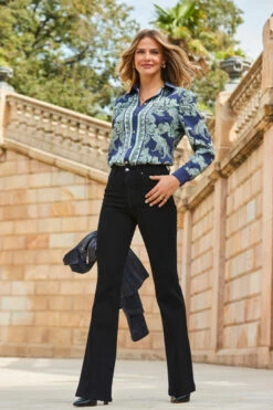 Black Sculpting Kick Flare Jeans 11 Black Sculpting Kick Flare Jeans -SOSANDAR Sales web 2309 06 s20ol001be0003 s23tw080becv02 s23bd012bk0001 06 134 1