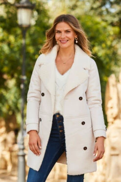 Ecru Luxe Faux Shearling Double Breasted Coat -SOSANDAR Sales web 2309 08 a23op004eu0001 a23tk183nl0001 a21bd004in0007 08 302