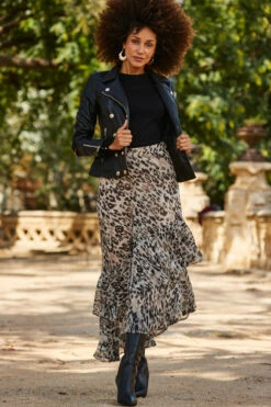 Black Leather Biker Jacket With Gold Button Detail 14 Black Leather Biker Jacket With Gold Button Detail -SOSANDAR Sales web 2309 24 s23sw027bran01 a23ol002bk0001 a22tk530bk0001 24 145 1