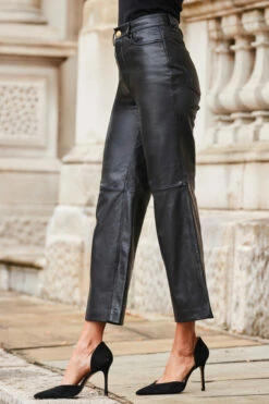 Black Leather Straight Leg Cropped Trousers -SOSANDAR Sales web 2310 51 a23bl003bk0001 s23tj176bk0001 51 126 rt