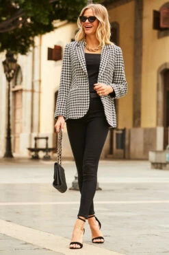 Black Sculpting Skinny Jeans 18 Black Sculpting Skinny Jeans -SOSANDAR Sales web 56 s22ow999 a20bd095bk s22tj008 037 1