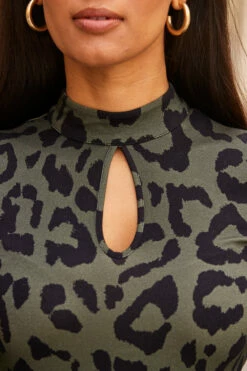 Khaki Green Animal Print Keyhole Detail Wide Leg Jumpsuit 12 Khaki Green Animal Print Keyhole Detail Wide Leg Jumpsuit -SOSANDAR Sales web 91 s23jj004khan01 131