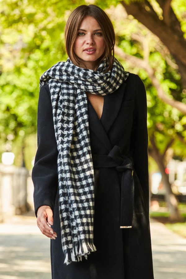 Black & White Dogtooth Print Tassel Detail Scarf 3 Black & White Dogtooth Print Tassel Detail Scarf