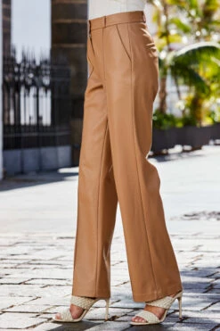 Tan Faux Leather Wide Leg Trousers 13 Tan Faux Leather Wide Leg Trousers -SOSANDAR Sales web rt 15 s23bp006bn0004 s23tj072nl0001 297 1